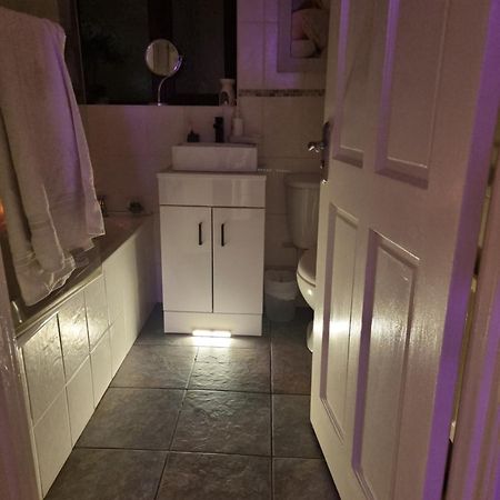 Spacious House City Skyline And Mountain Views Close Too Belfast Centre And Airports Free Parking Екстер'єр фото