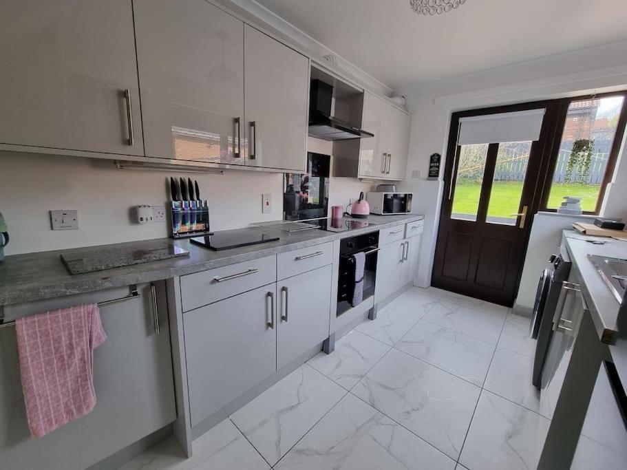 Spacious House City Skyline And Mountain Views Close Too Belfast Centre And Airports Free Parking Екстер'єр фото