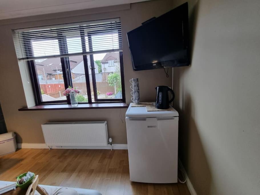 Spacious House City Skyline And Mountain Views Close Too Belfast Centre And Airports Free Parking Екстер'єр фото