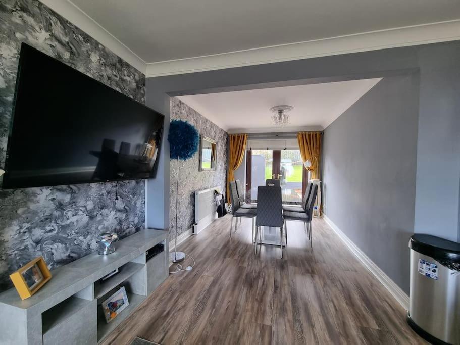 Spacious House City Skyline And Mountain Views Close Too Belfast Centre And Airports Free Parking Екстер'єр фото